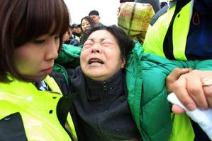 South Korean ferry captain, 2 crew members arrested, death toll rises